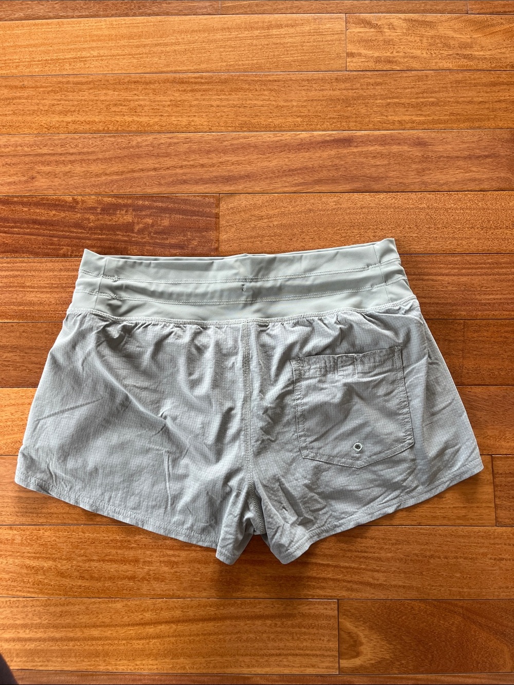 Vuori Women’s Seabreeze Athletic Shorts with Drawstring S - Picture 3 of 3